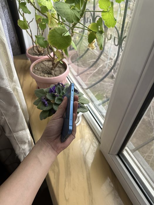 Продаю iPhone 13 в идеальном состояние