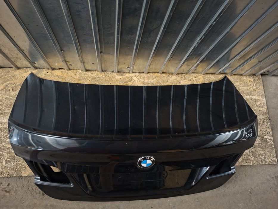 Portbagaj BMW F10 Nonfacelift culoare 475 Black Sapphire Metallic cu eleron