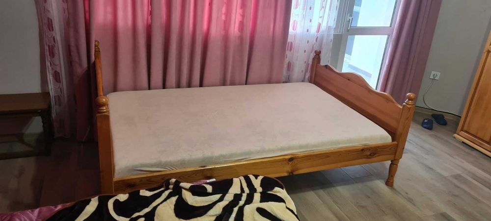 Легло от дърво 6 броя 1х30 широчина на 1.95 м. дължина плюс матрак 6 броя
