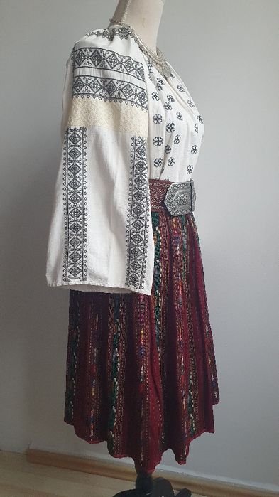 REDUCERE LUNA MAI 40%! Costum popular (ie/camasa, valnic/fota/catrinta/zadie)