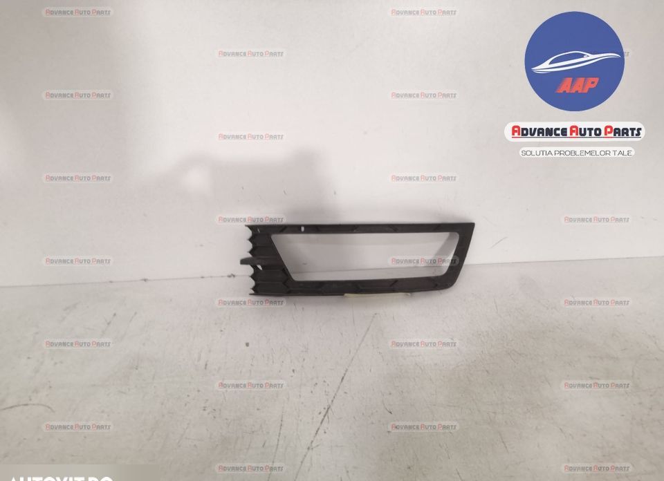 Шкода Рапид / Skoda Rapid Оригинален ляв прожекторен грил в добро съст