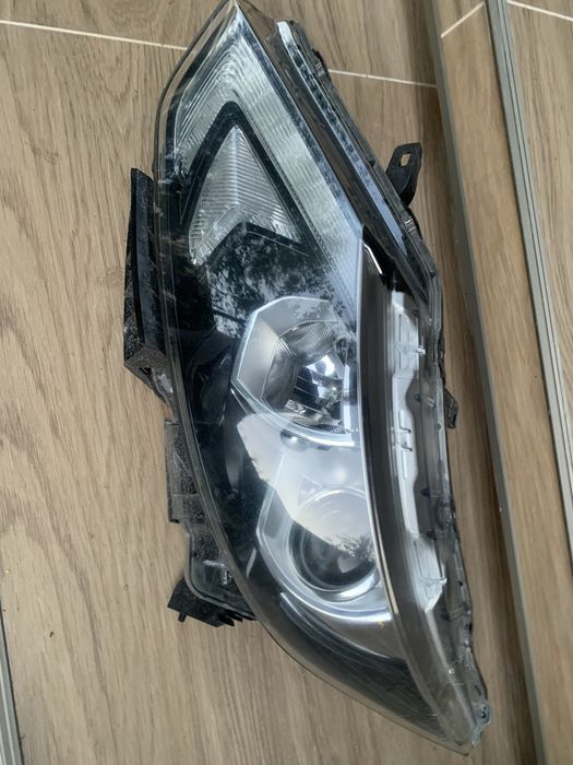Far Nissan Qashqai j11 partea stanga an 2014/2015/2016/2017
