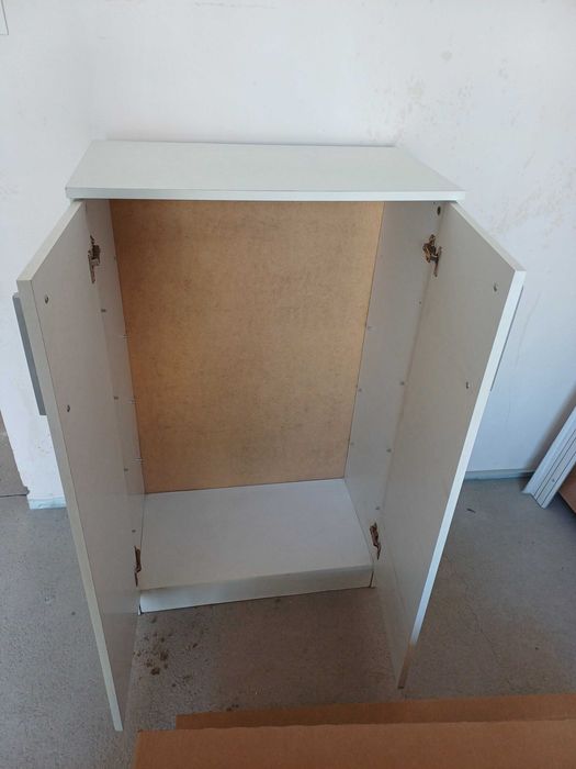 Шкаф бял висок 97 см