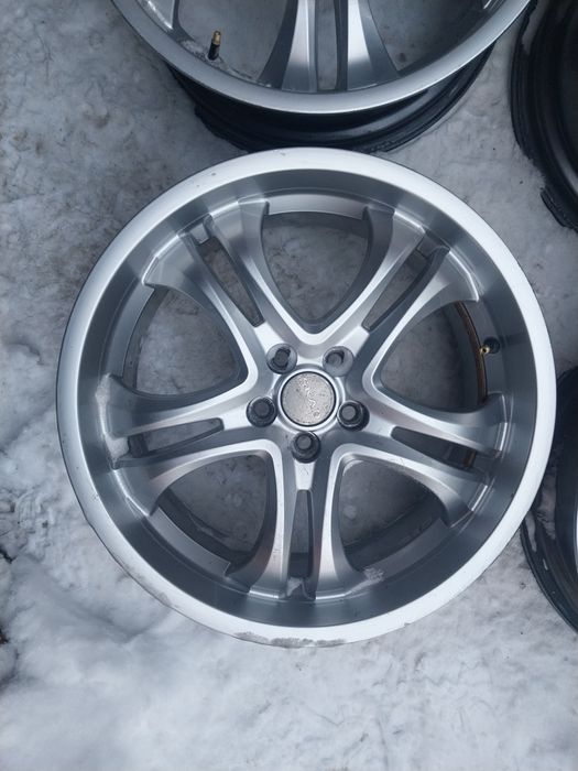 Диски SCAD R18 на Subaru.