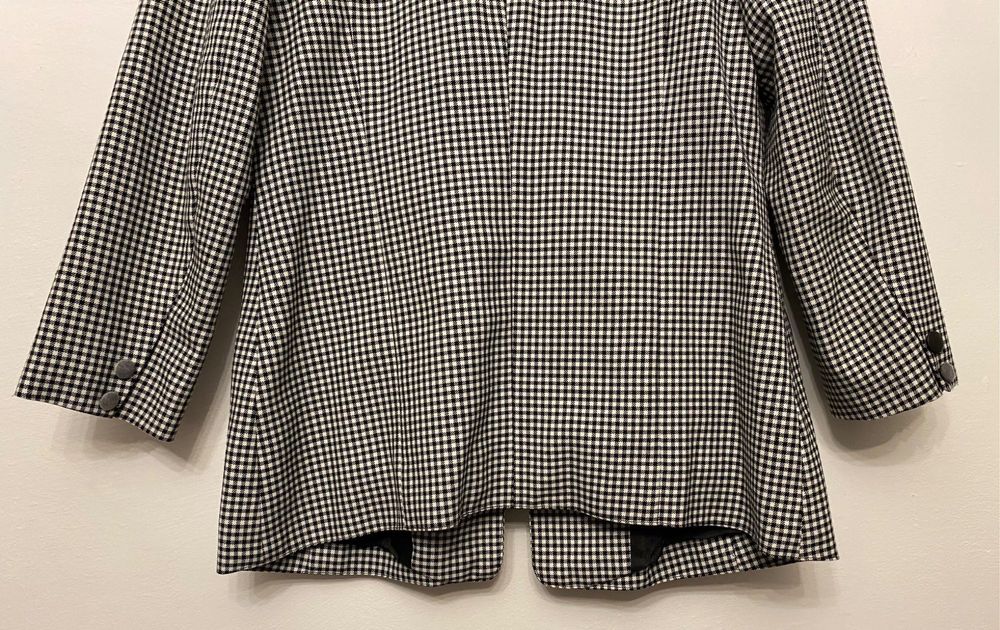 Дамско сако с джобове