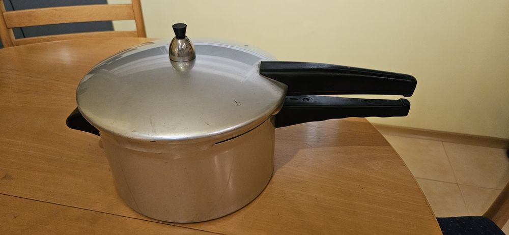 Тенджера под налягане