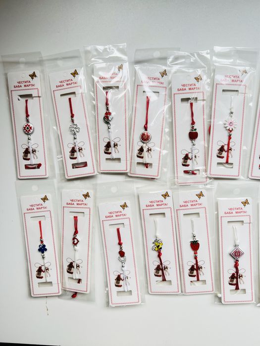 Ръчно изработени мартенички гривни различни видове