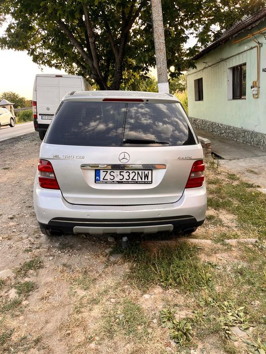Vând Mercedes ML320