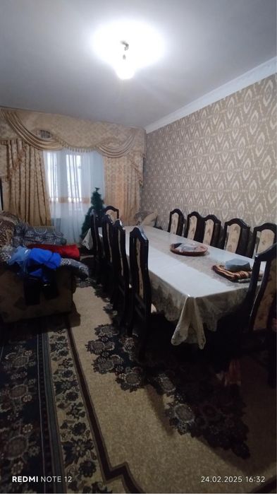 Srochna 3 xonali kvartira sotiladi 5 qavatli  dom 3 qavat