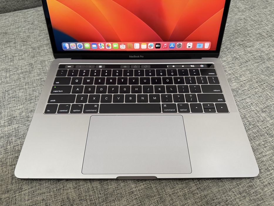 Macbook Pro Touchbar A1706. i5/8/256