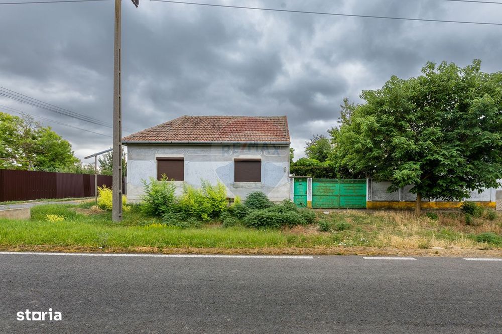 Casă cu 3 camere de vânzare, renovată la gri, teren 2100m Variașu Mare