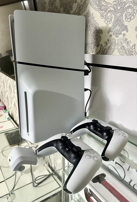 Playstation 5 Slim + геймпад + Powerbank для геймпада