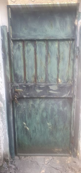 Врати и оградни пана.