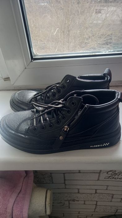 Продаю ботинки мужские