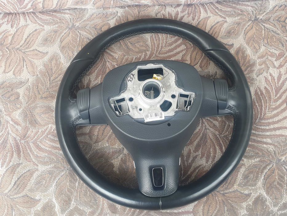 Оригинален мултифункционален кожен волан с пера F1 за Пасат Б6,Б7 и СС