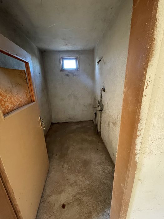 Двуетажна масивна къща