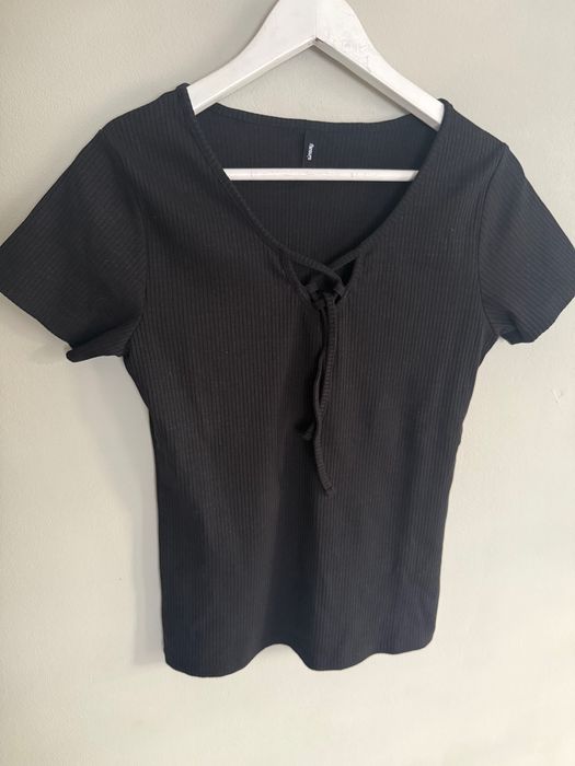 STRADIVARIUS,NEW YORKER дамски тениски.5 броя за 15 лв ОБЩО!Размер S.