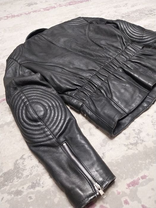 Geaca de piele damă.