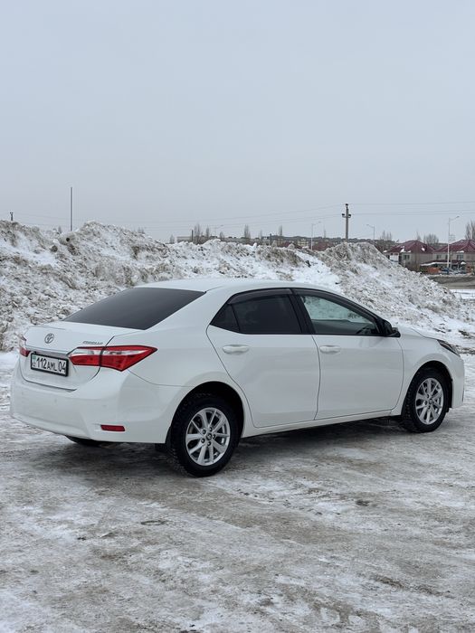 Продам Тойоту Короллу рестайлинг 2018