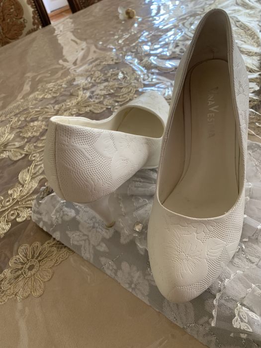 Oq tufli    Judda. Chiroyli