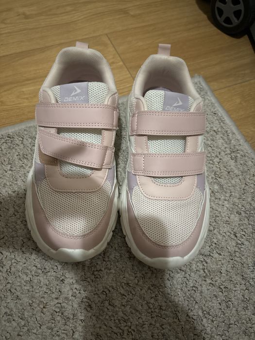 Кроссовки спортивные розовые