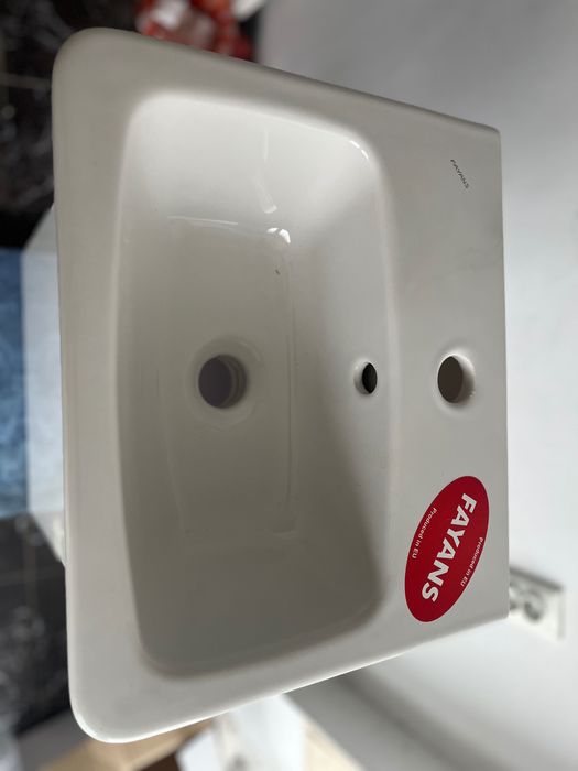 Мивка с шкаф (умивалник с конзола)