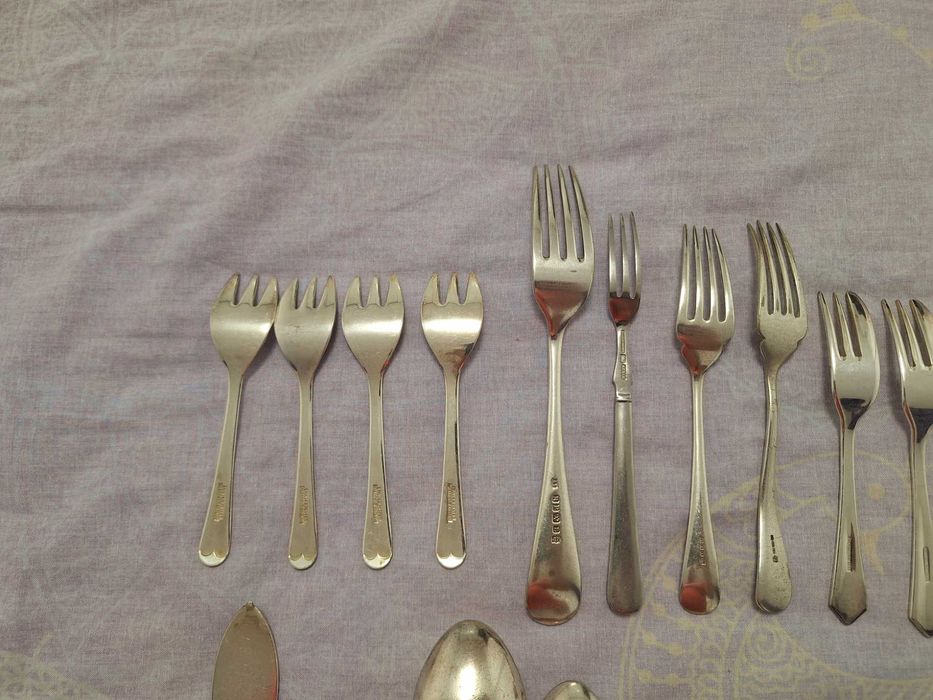 Tacâmuri argint pt colecționari extrem de vechi. Made in England.