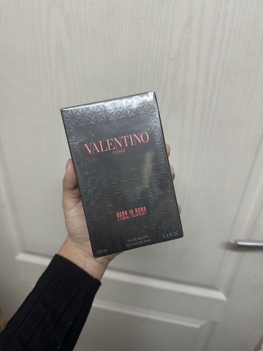 Valentino uomo born in roma coral fantasy