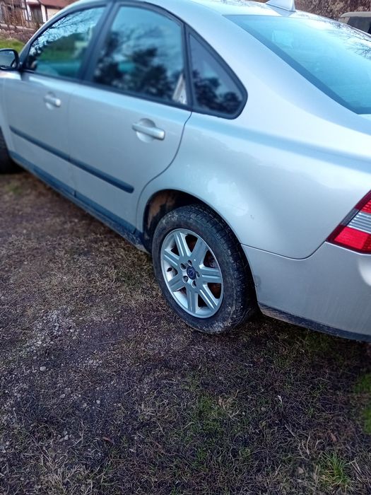 Продавам VOLVO S40 1.6 2006г.Може да не се прехвърля волво  с40