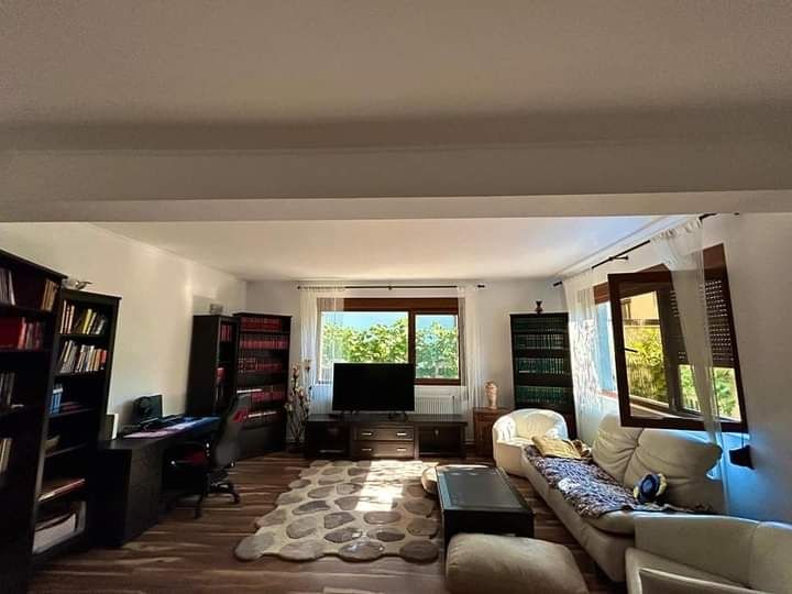 Cazare casa 8-10 persoane