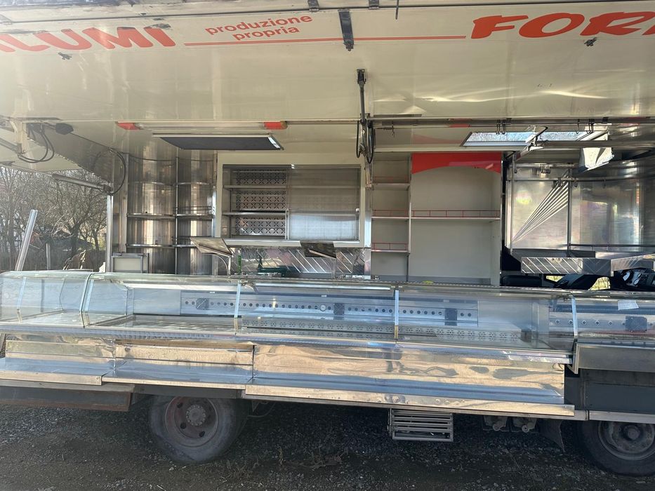 Vând rulota fast-food schimb cu auto evaluat corect!