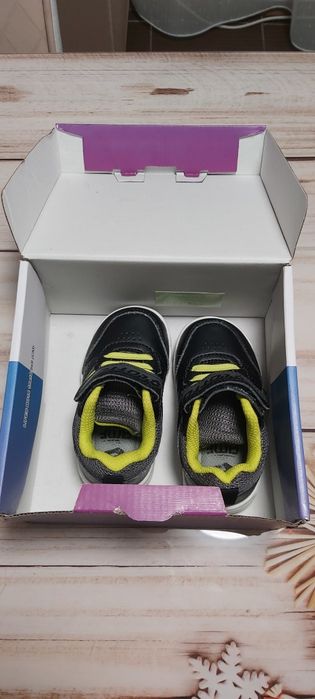 Adidasi Lotto marimea 20