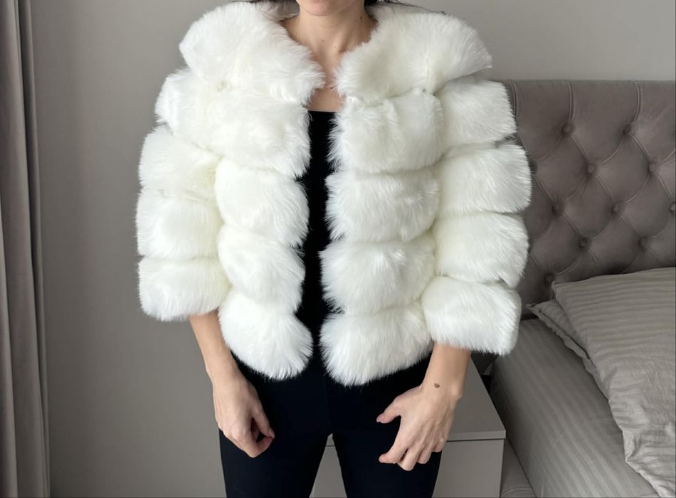 Дамско бяло палто с косъм