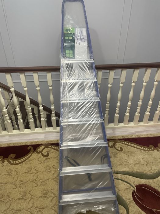 Стальная стремянка.