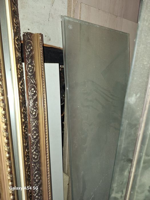 Стёкла от душ кабинки.