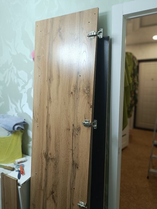 Для мастеров по мебели продам шкаф и трюмо