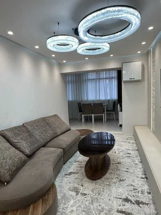 Срочно Сдаётся 2 ком шикарная квартира Напротив Метро Дружба 736!