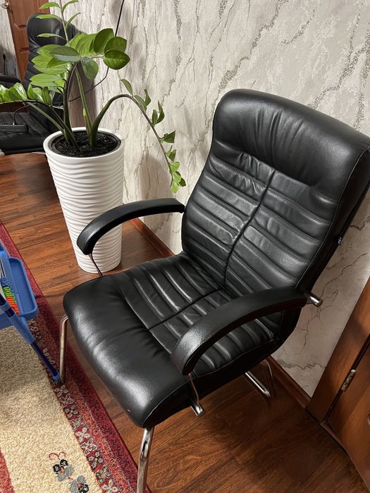 Кожаные кресла