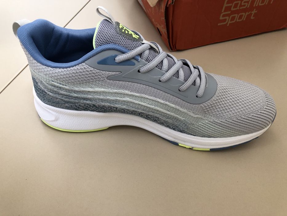 Продаю кроссовки большого размера