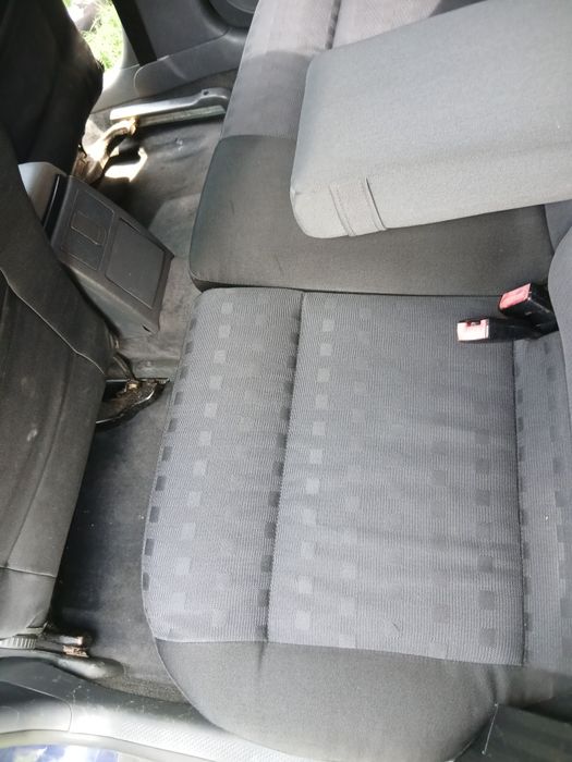 Curatat tapiteri auto