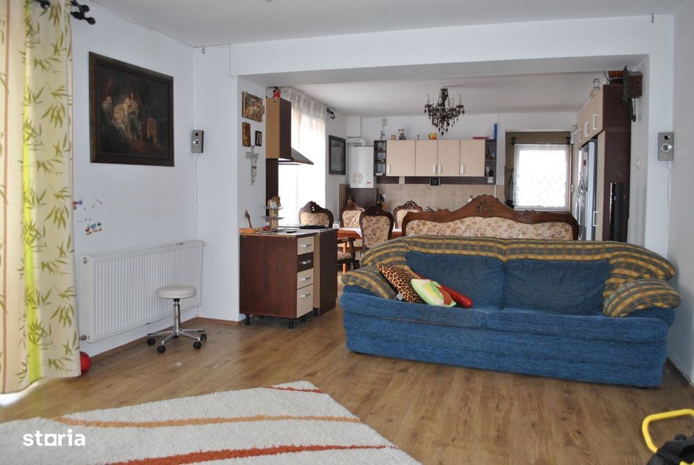 Apartament 4 camere de inchiriat