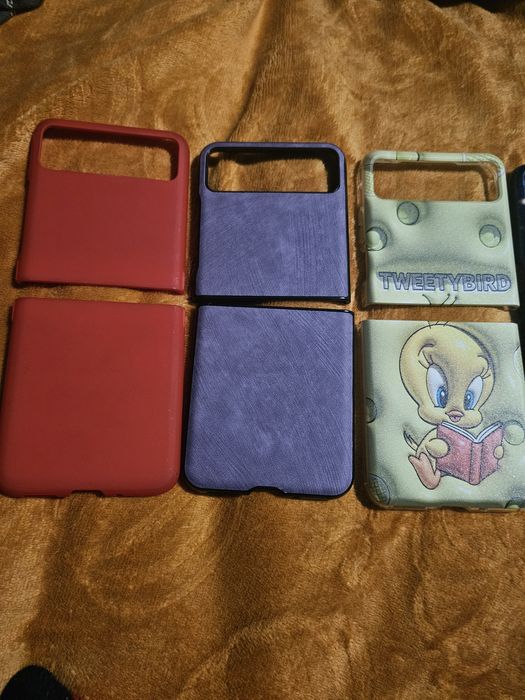 Калъфи за моторола razr 40
