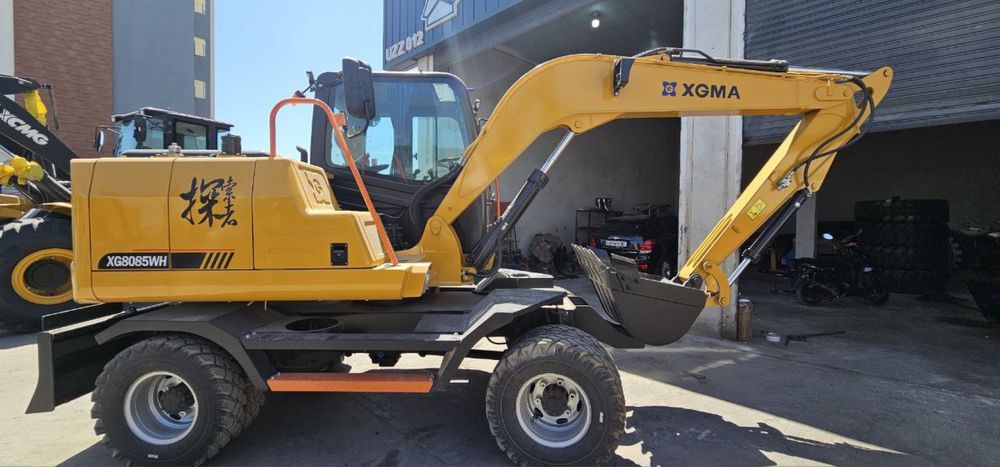 Гидравлический экскаватор на колёсном ходу марки XGMA
