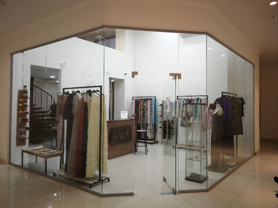 Цельностеклянные перегородки под ключ  ТРЦ, офис. Гарания 3 года