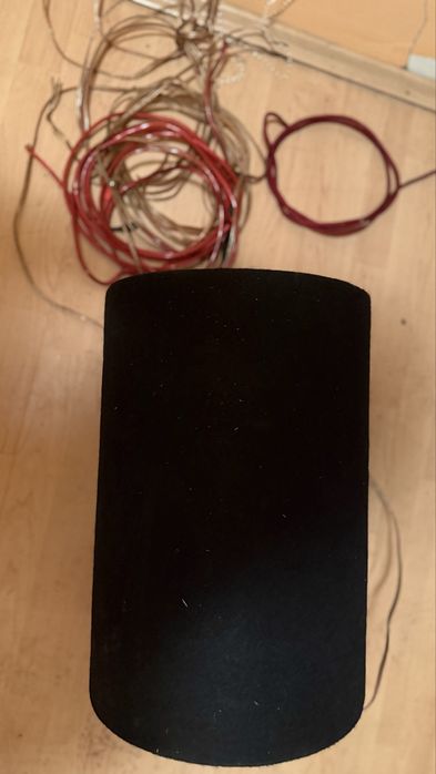 Vand subwoofer cu tot cu cabluri