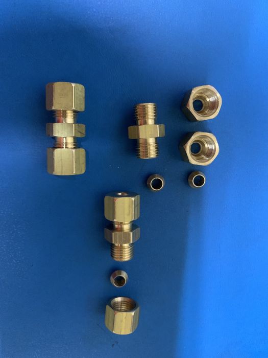 Соеденитель тормозной трубки  универсальный.