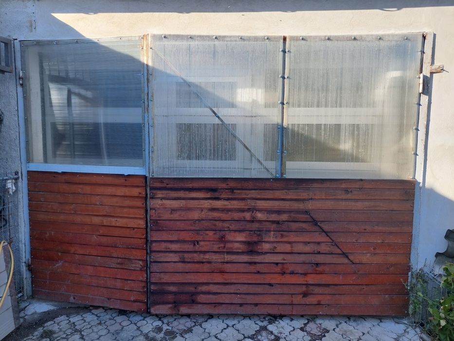 Poartă pentru magazie