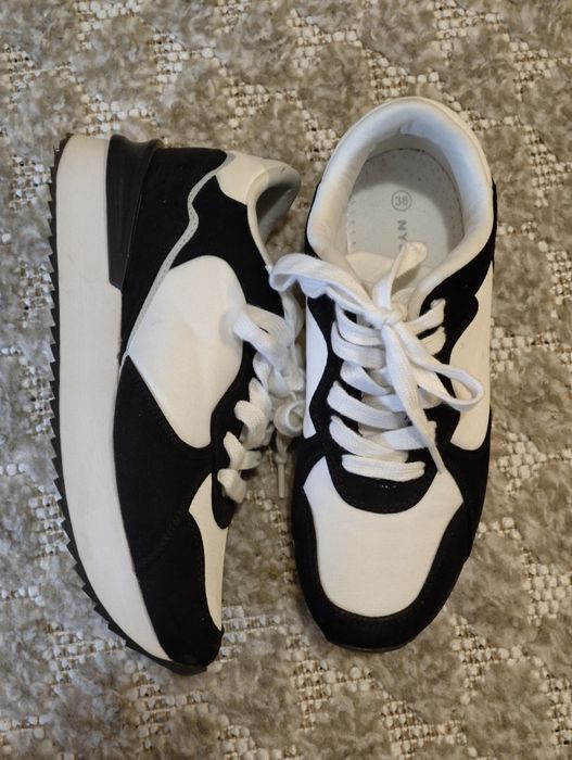 Черно - бели дамски сникърси