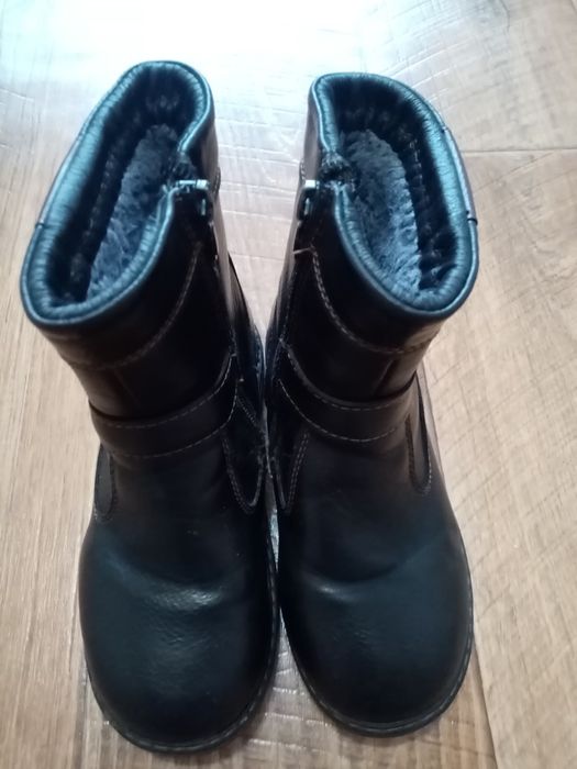 Продам детские сапоги.