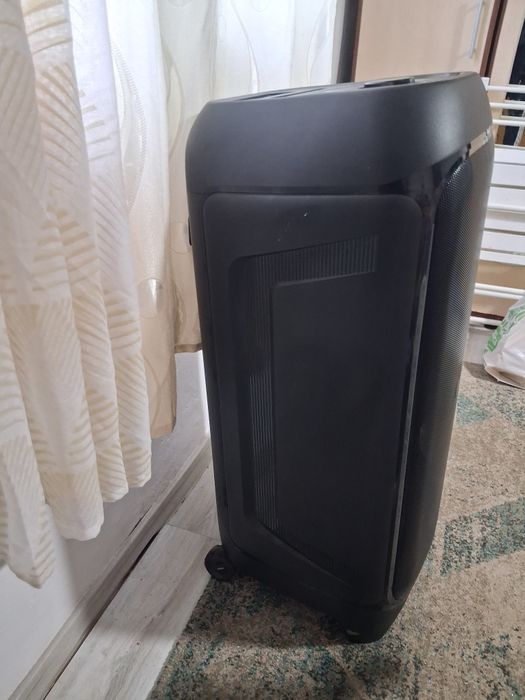 Boxa samus aproape nouă